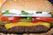 日本版マックの作り方？実際に作ってみた→「ユーチューブで最高の番組！」「巨大なナゲットを作って～！」海外の反応