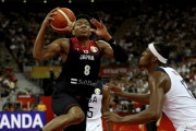 八村塁がアメリカのNBAブロック王から決めた豪快ダンク！(海外の反応)