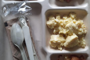 外国人「アメリカ軍基地の朝食がどんな感じか毎日投稿していく！」