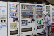 2009年のキャンペーン賞品！カップヌードルMYベンディングマシン「友達からお金取れるねw」「日本はユニークなものだらけ！」海外の反応