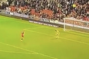 【海外の反応】イングランド3部のGKがダイブで大失態をやらかす「全く同情できないｗ」