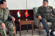 【海外】中央アジアの最後の争い続けた国境が、何年も続いた争いの後に平和を祝うよ！