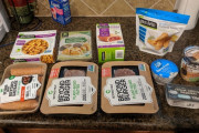 外国人「ヴィーガン向けの肉と食品と乳製品を買ってきた、ヘルシーだよな」