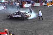 こいつらヤベェ！過激なドリフトパフォーマンスを見せるBMW E30