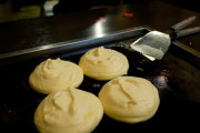 シンガポールのお好み焼き&鉄板焼きレストラン「自宅にもこのテーブル欲しい！」「ヘラの音が怖い」　海外の反応