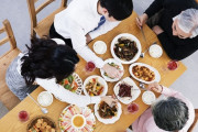韓国人「韓国と日本の食事マナーの違いを見てみよう」「犬の食べ方？」