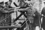 中国での戦いに勝利した日本軍を祝福するイギリス兵たち（海外の反応）