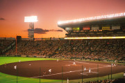 「野球にロマンを感じずにはいられない！」阪神対ヤクルト戦で撮影された甲子園の絶景写真に感動広がる【海外の反応】