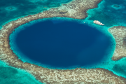 【海外】「グレートブルーホールの底を掘った科学者たちが明らかにした5,700年の歴史」