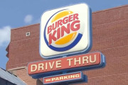 米バーガーキングがAIヘッドセットを導入、従業員に顧客対応をチェック