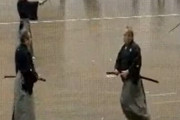 海外「物理法則を無視しているな」 剣を抜くのが異様に早い居合の達人