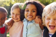 「黒人の子供が路上で遊んでる！」 通報で現場に駆けつけた警官らが神対応を見せる