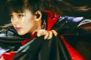 なんでSu-METALが花束を受け取ったことに怒ってる人がいるの？　【海外の反応】