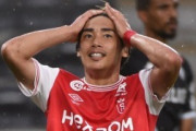 【ﾌﾗﾝｽの反応】「もの凄いわ」伊東純也、1ゴール1アシストの大活躍も足裏タックルで一発退場..現地サポの反応は..