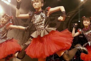広告のBABYMETAL + Mujackの菊地最愛　【海外の反応】