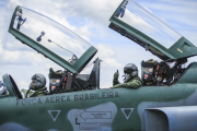 ブラジル「お前らの国の空軍のカッコ良い画像を見せてくれ」