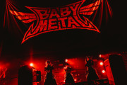 BABYMETAL「SABATON UK＆EUツアー」のポーランドの海外ライブレポートとベルギーの画像