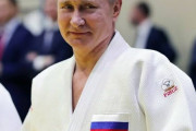 【海外の反応】「これで戦争が終わるｗ」プーチンのテコンドー名誉黒帯の剥奪に世界が失笑