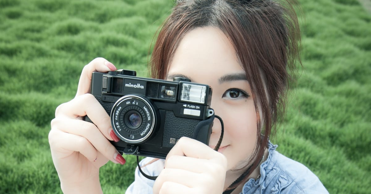 日本のモデルと写真家が「Nikonのカメラ」を構えた結果！極端すぎてサイズが分からないと爆笑ｗｗｗ【台湾人の反応】 | 海外の反応アンテナ
