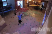 大量のカラーボールを部屋いっぱいに埋め尽くして子供が大はしゃぎ！4年前に投稿された海外のドッキリ動画が現在8900万再生を突破！これはもう伝説として語り継がれるべき