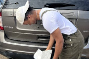 【海外】地元ヒーローのために町が結束！まさかの車プレゼント祭り開催！