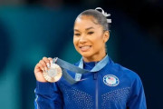 海外「パリ五輪は滅茶苦茶」競技翌日に体操選手からメダルが剥奪されて海外大騒ぎ！（海外の反応）