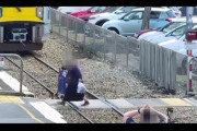 【危機一髪！】ニュージーランドの電車の運転手は毎日がヒヤヒヤ