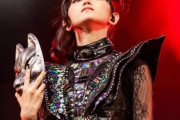 BABYMETALの映画 あわだまフィーバー　“フェイクだ！すぅは自転車に乗れない！”　【海外の反応】