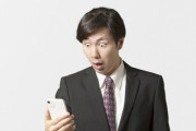 すげーなｗこんな時代が来たのか！ストリートをホバーボードで滑走する男「ほぼ確実に、公道では使えない」「バカが空を飛べるようになったら、空が暗くなる」海外の反応