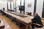 プーチン大統領、中国肺炎感染を恐れて（？）会談距離が尋常じゃない事態に…[海外の反応]