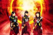 【海外】これはBABYMETAL の新しいハンドサインか？