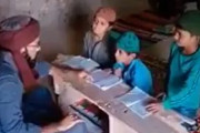 海外「土人教育。子供を執拗に叩く教師」