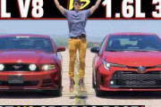 【海外の反応】トヨタGRカローラとV8マッスルカーはどっちが速い？