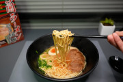 海外視聴者「お店よりおいしそう！？」日本のインスタントラーメン6種類を比較した動画に注目！