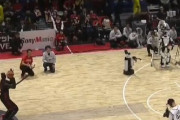 海外「日本がカリーのライバルになるバスケットボールロボを作ったようだ」