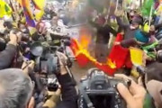 海外「インドの中国大使館前で北京五輪に抗議するチベット人達」