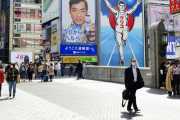 外国人記者「日本のコロナ対策は何もかも間違ってるように見える、それでも良い方向に向かってるのは何故だ？」