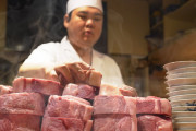 外国人「デカ盛りすぎる日本のご飯。見たら食べたくなるからやめとけｗｗｗ」