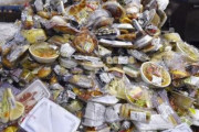 海外「ホームレスたちに配るとか考えないのか？」オリンピックで廃棄された食事の多さに批判が集まる