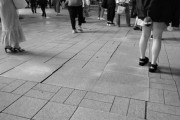 経済力とは古い言葉…日本は貧しくなっている「経済回復の目安は、少子化の解消に重点を置くべき」「見よう見まねで同じ失敗をしないようにすべき」海外の反応