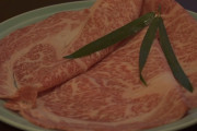海外「日本の高級なSukiyakiは女性が横で料理してくれるらしい」本気か日本！？恥ずかしくって食べられないよ！
