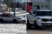 【海外】「クライアントの家から離れる不動産業者、車の屋根を指さした瞬間に急ブレーキ！その理由とは？」