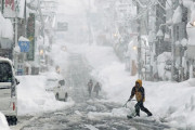 日本の学校が冬にコートの着用禁止していることに海外びっくり仰天！（海外の反応）