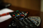 「うちのおばあちゃんが愛用するテレビリモコンがこちら…」高齢者にやさしい設計