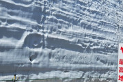 【海外】「危険すぎるだろw」日本の異常な高さの雪の壁に世界が驚愕！