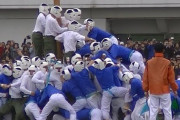 【海外の反応】外国人「あの温厚な日本人たちがこんな危険なスポーツを！？」最高にデンジャラスな競技、棒倒しを見て皆呆然としてしまう
