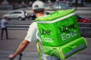 世界でシステム障害を引き起こした企業、お詫びにUber Eatsの10ドルクーポン