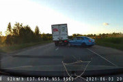 おそロシア ノールックで路肩からUターンをぶちかます女性ドライバー