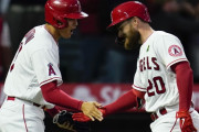 大谷翔平とトラウトがホームでウォルシュを迎える姿がカッコイイ←「スムーズ」（海外の反応）
