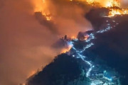 海外「中国、山火事vs人間の壁」